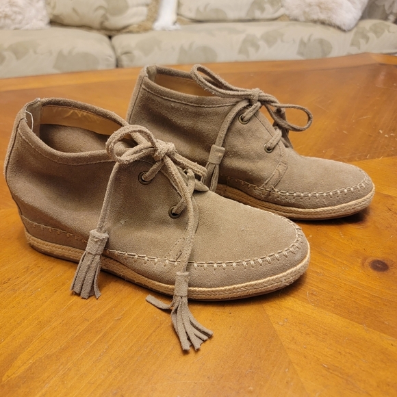 Crown Vintage Wedge Bootie - Picture 6 of 6